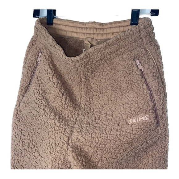 SKIMS Teddy Sherpa Fleece Jogger Pants Beige Tigers Eye 2XL NWT - Picture 7 of 10